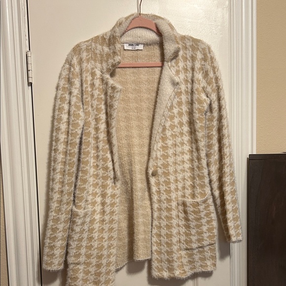 Double Zero Tan and Cream Houndstooth Cardigan - Picture 2 of 3